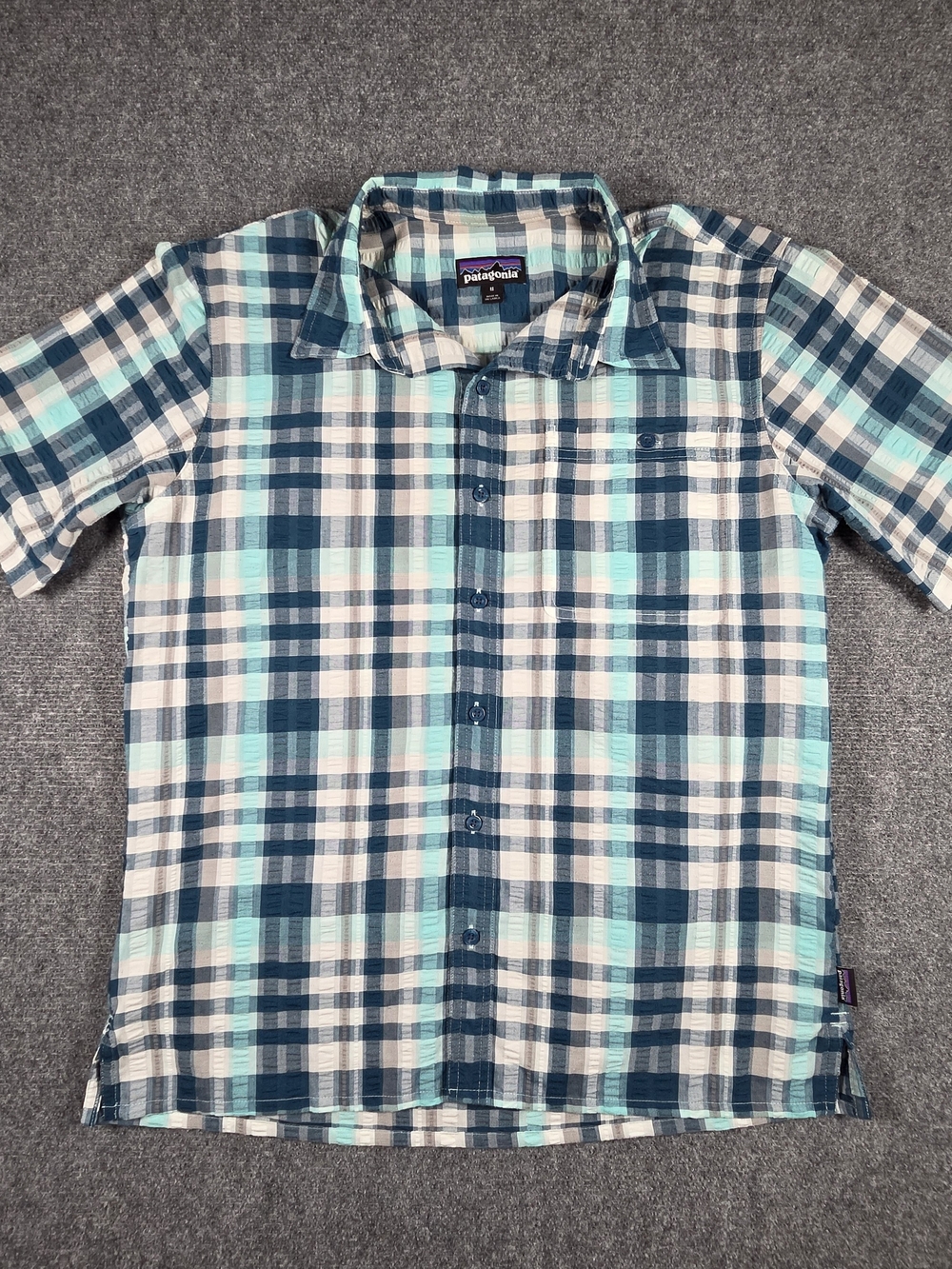 Patagonia Seersucker Shirt Mens Size Medium Organic Cotton Button-Up Blue White